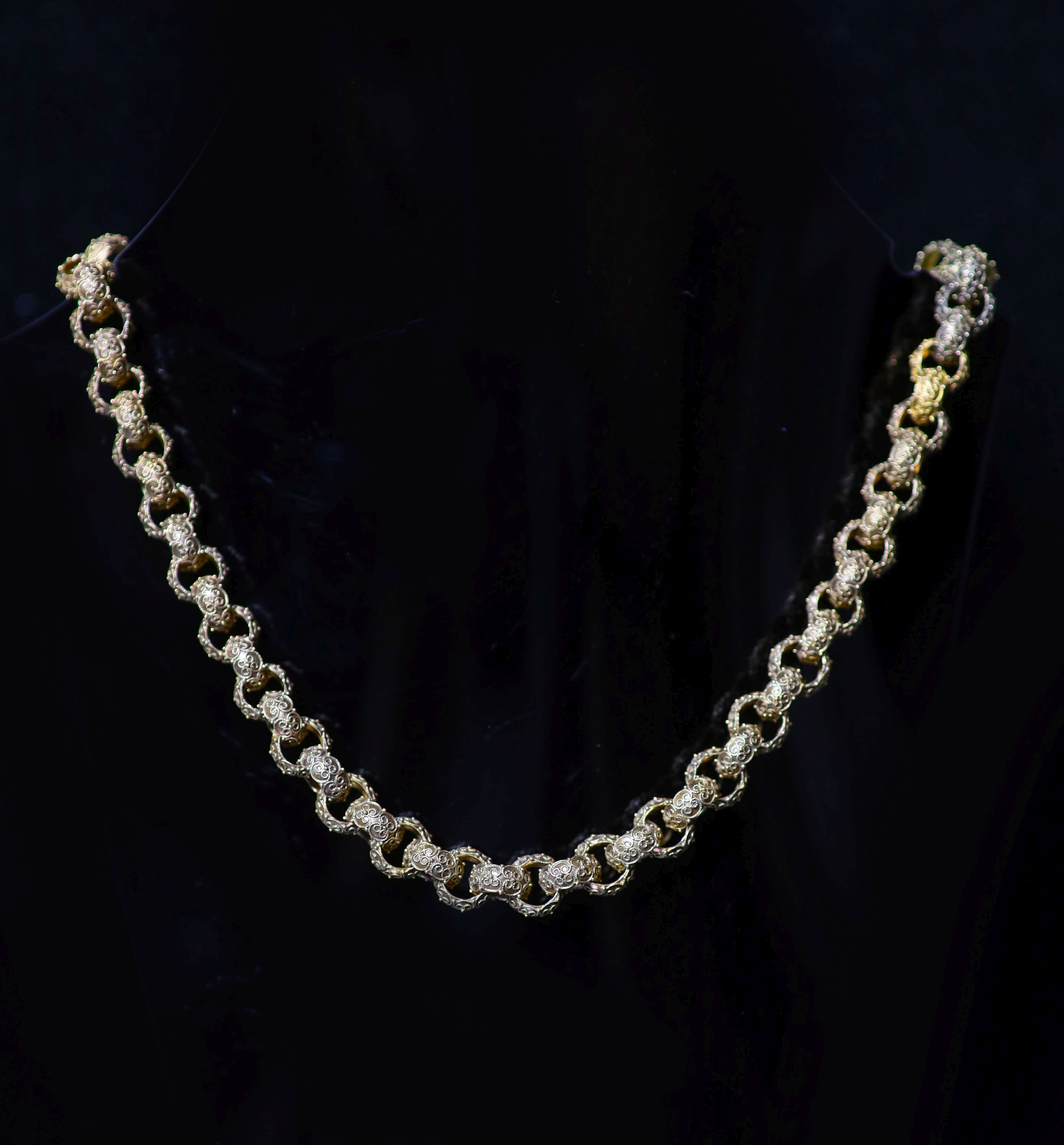 A Georgian gold cannetille work circular link choker necklace